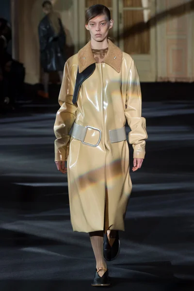 Look 17
